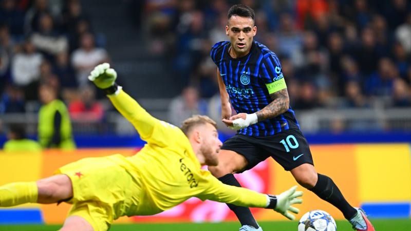 官方：刘殿座当选2025赛季中超最佳守门员，本赛季中超实现10次零封（官方宣布：刘殿座荣膺2025赛季中超最佳门将，本季斩获10场零封）